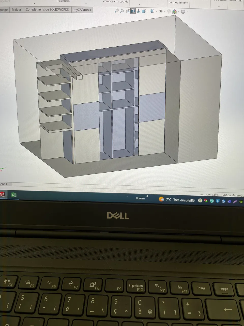 Étude en 3D des placards sur logiciel de conception avant la fabrication.